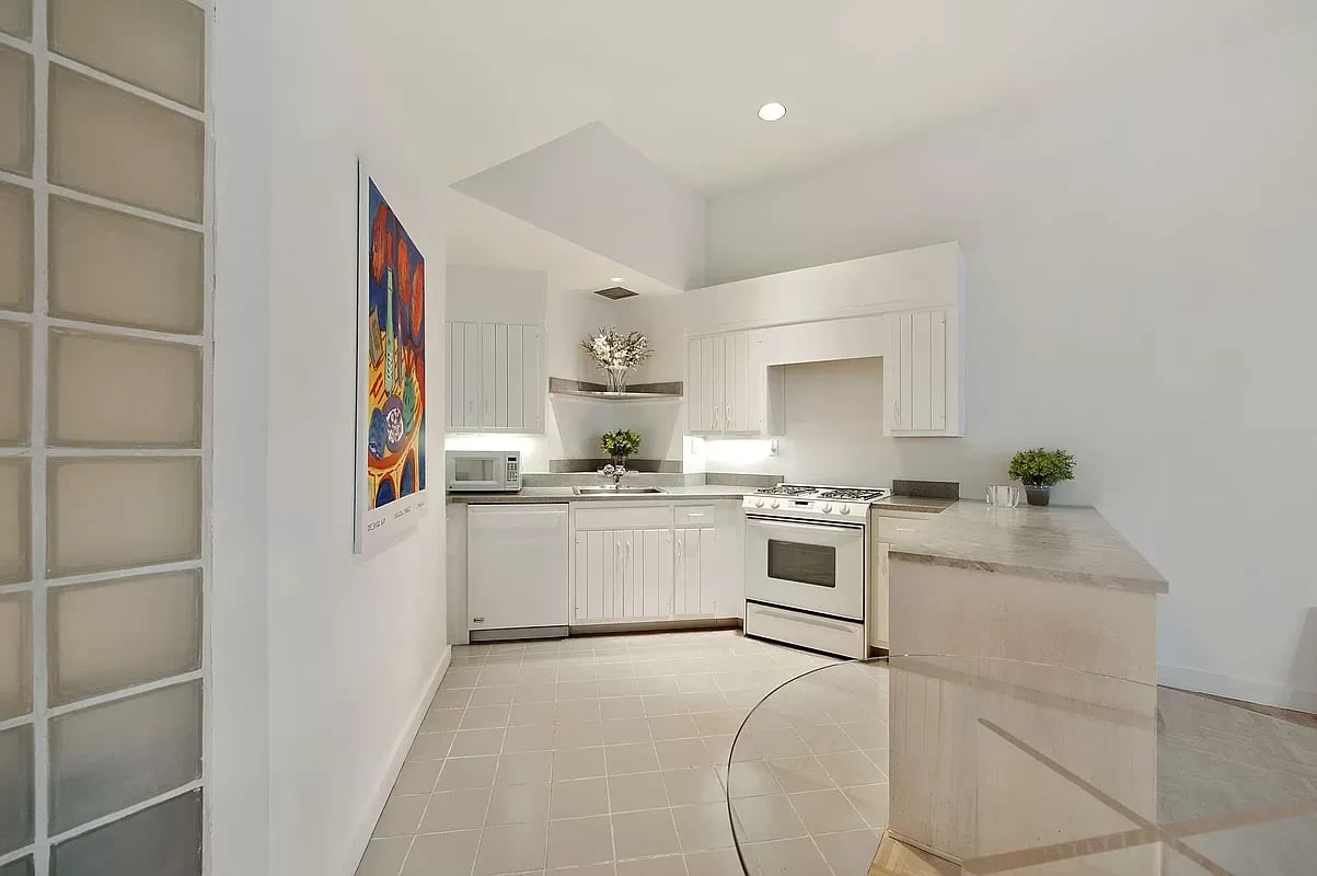 529 West 42nd Street Unit: 6G