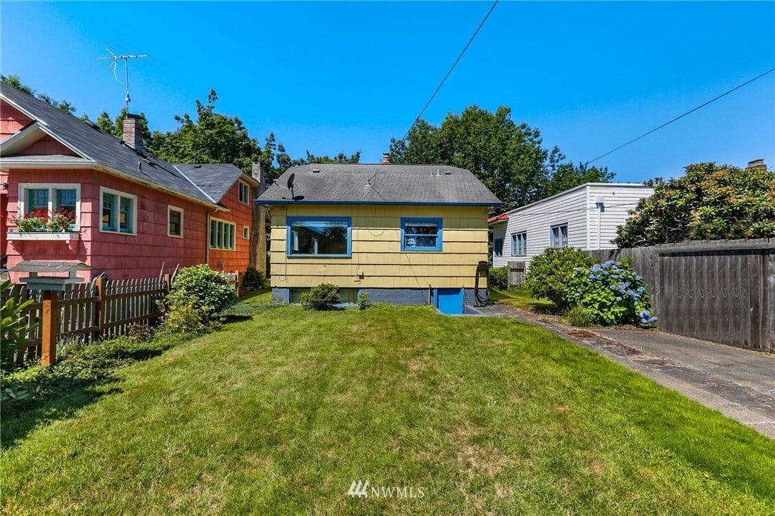 2409 Baker Ave