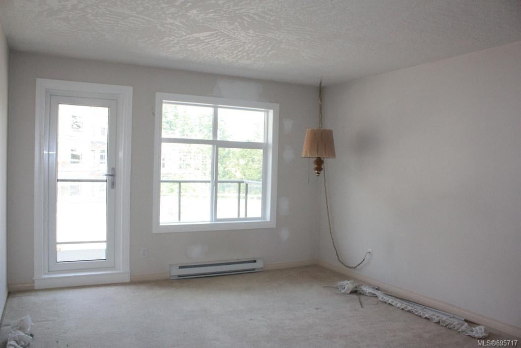 203-1083 Tillicum Rd