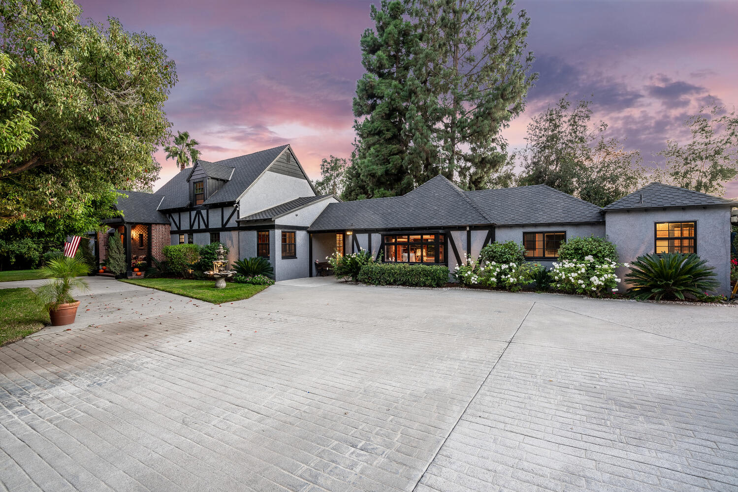 1752 Riverside Dr, Glendale