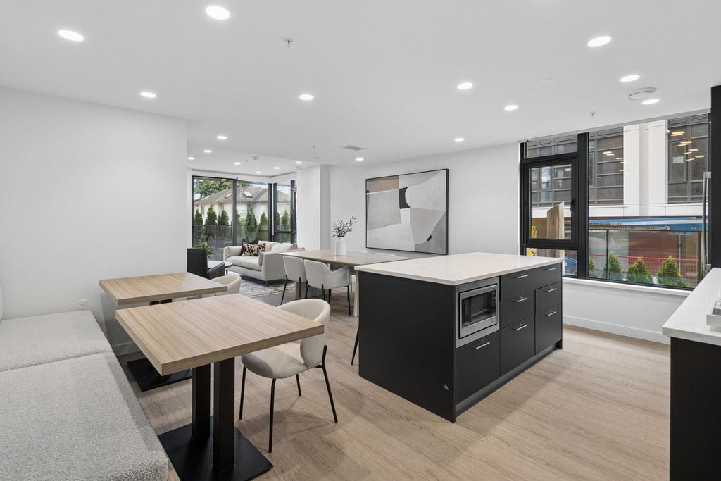 8398 Oak Street 202, Vancouver