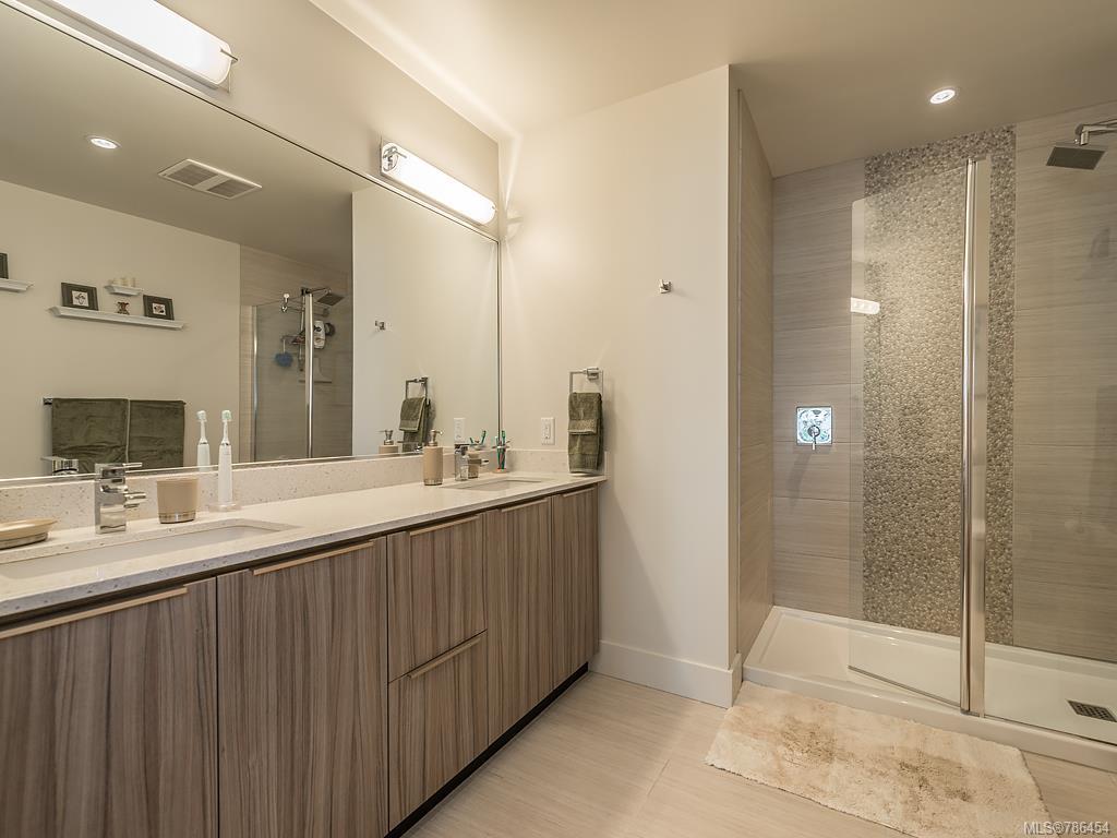203-3811 Rowland Ave, Saanich