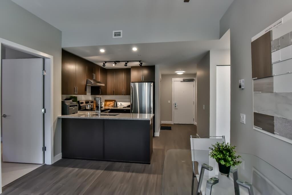 211-3365 E 4th Ave