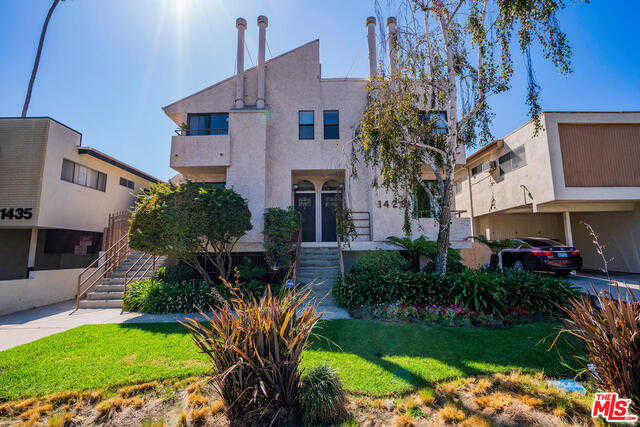 1429 S BUNDY DR Apt 4