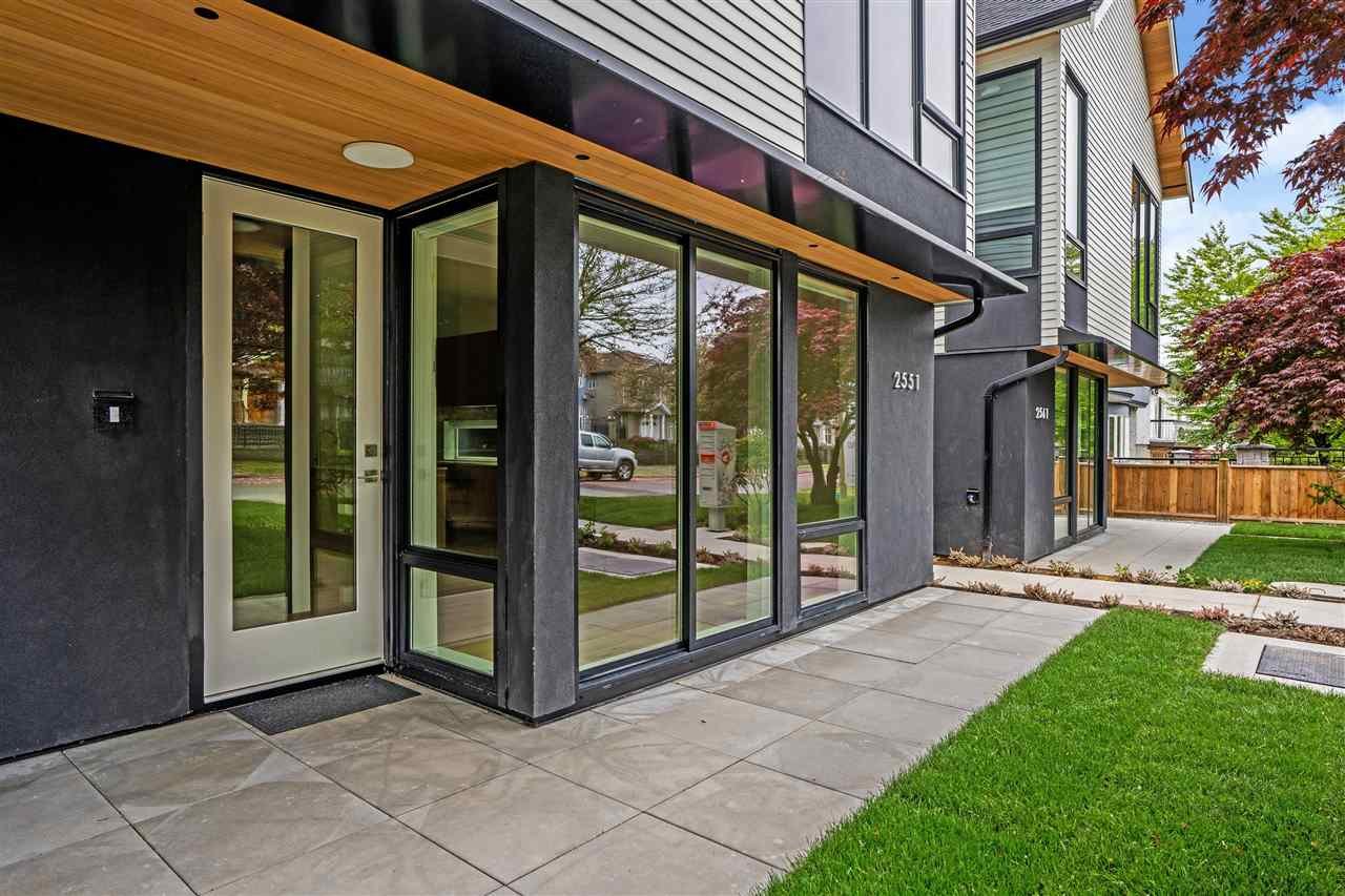 2559 E 40th Ave