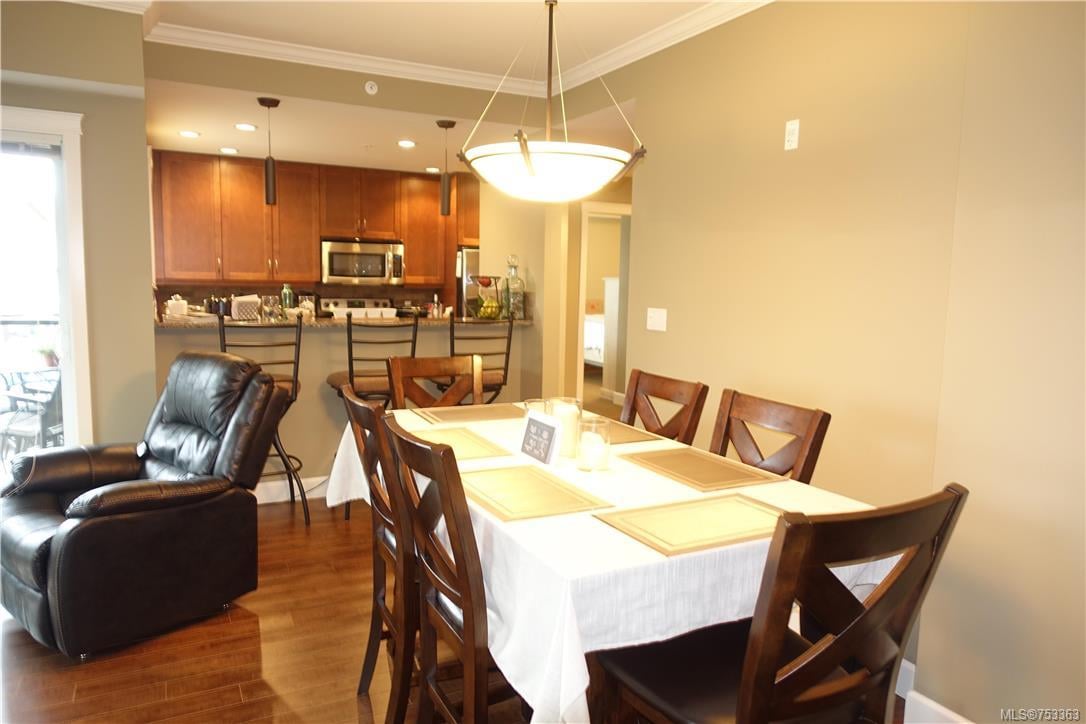208-2881 Peatt Rd, Langford