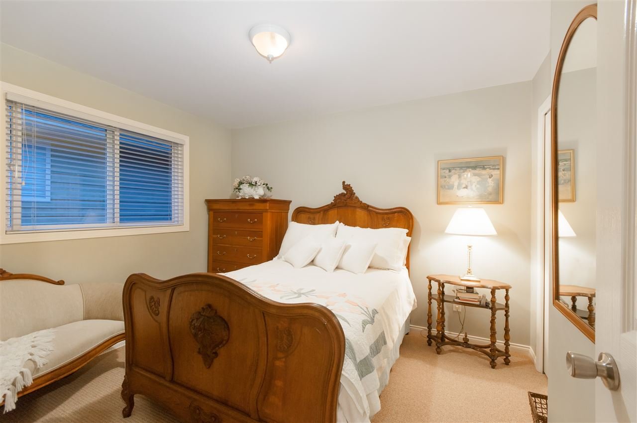B 25 Glenmore Dr