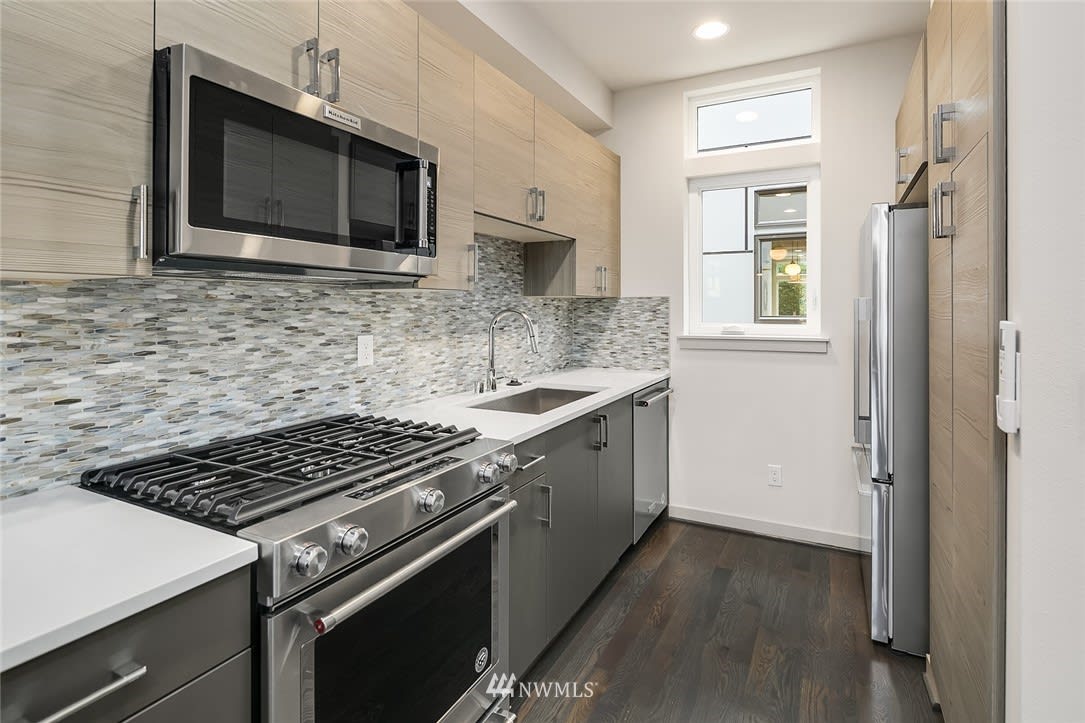 2116 3rd Avenue N, Seattle, WA 98109