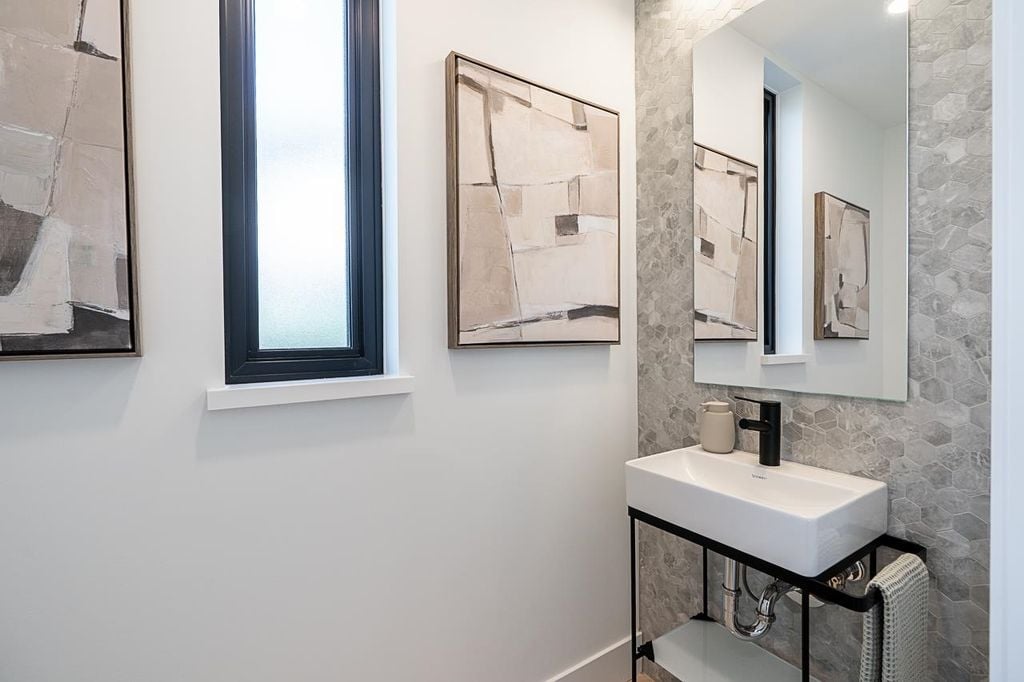 539 W 28th Avenue 202, Vancouver