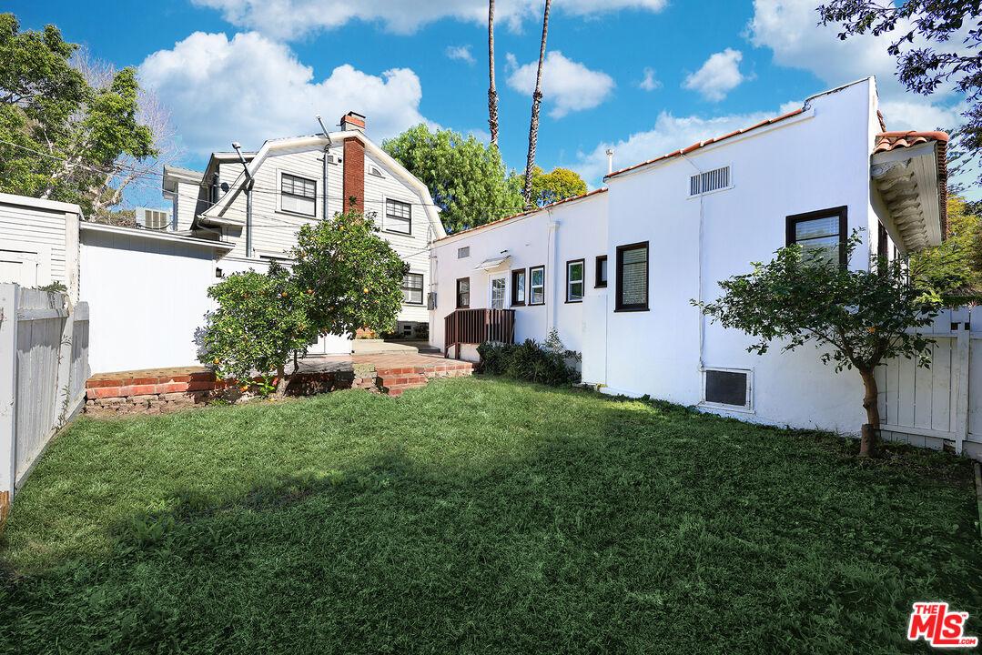 1601 N VISTA ST
