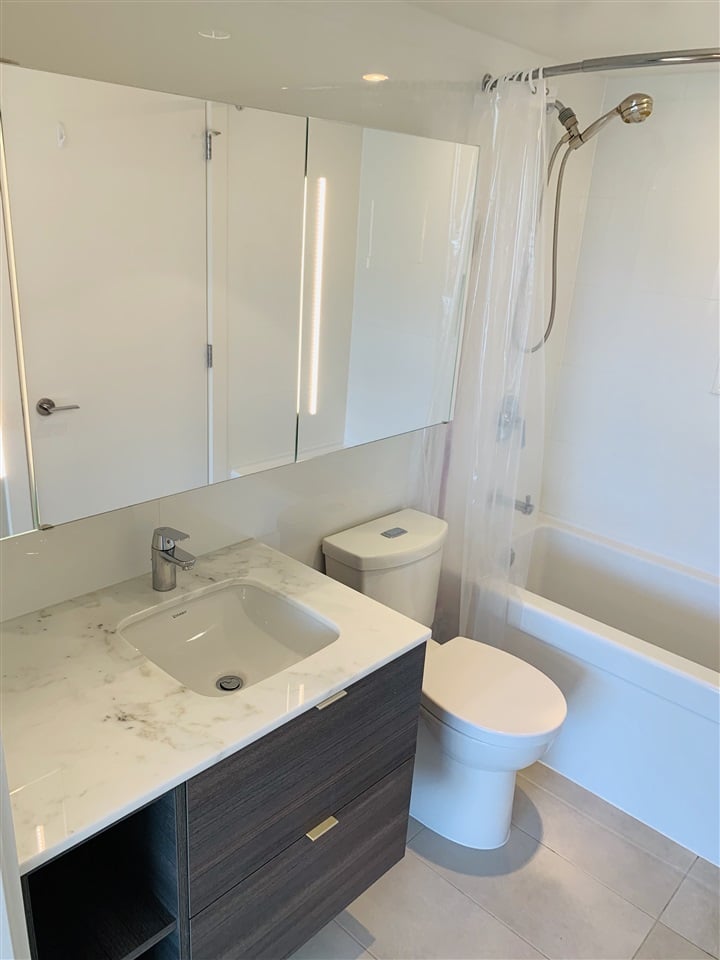1007-602 Como Lake Ave