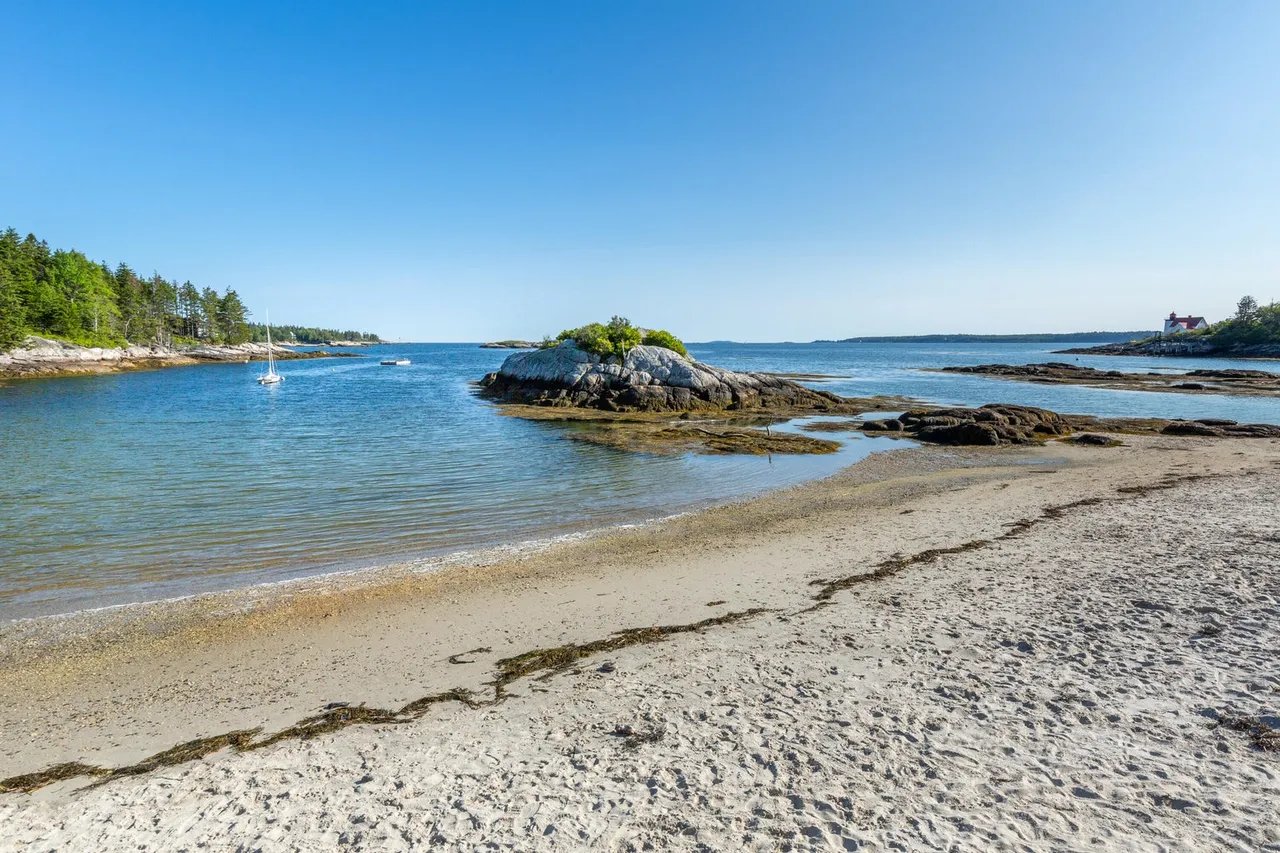 Private Sand & Pebble Beaches: Rare Beachfront Maine Homes