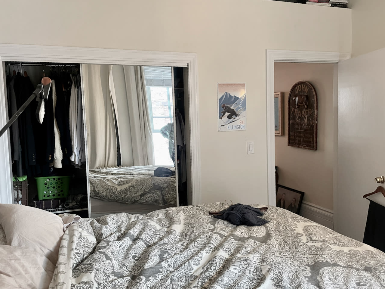 Beautiful Union Park 1 bed 1 bath w/ heat and hot water included - Laundry right outside your door! 