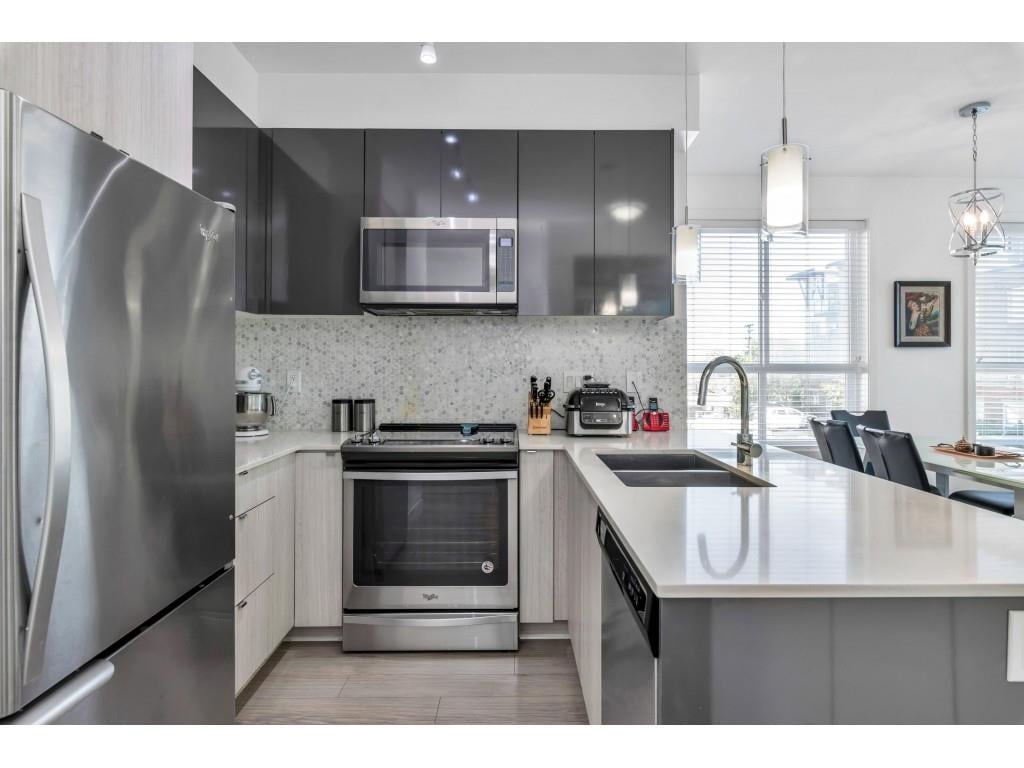 116-6468 195a St