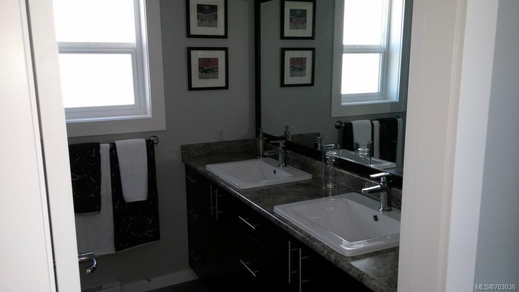 3381 Radiant Wy