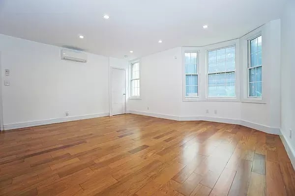 139 Albany Avenue Unit: 3
