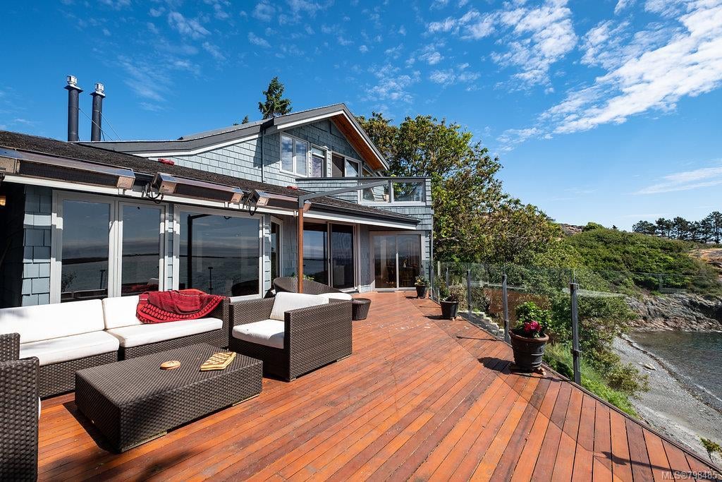 45 Maquinna St