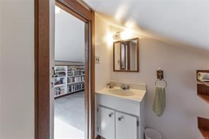 1636 Hollywood Cres