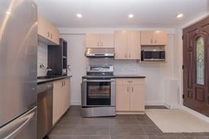 919 Selkirk Ave