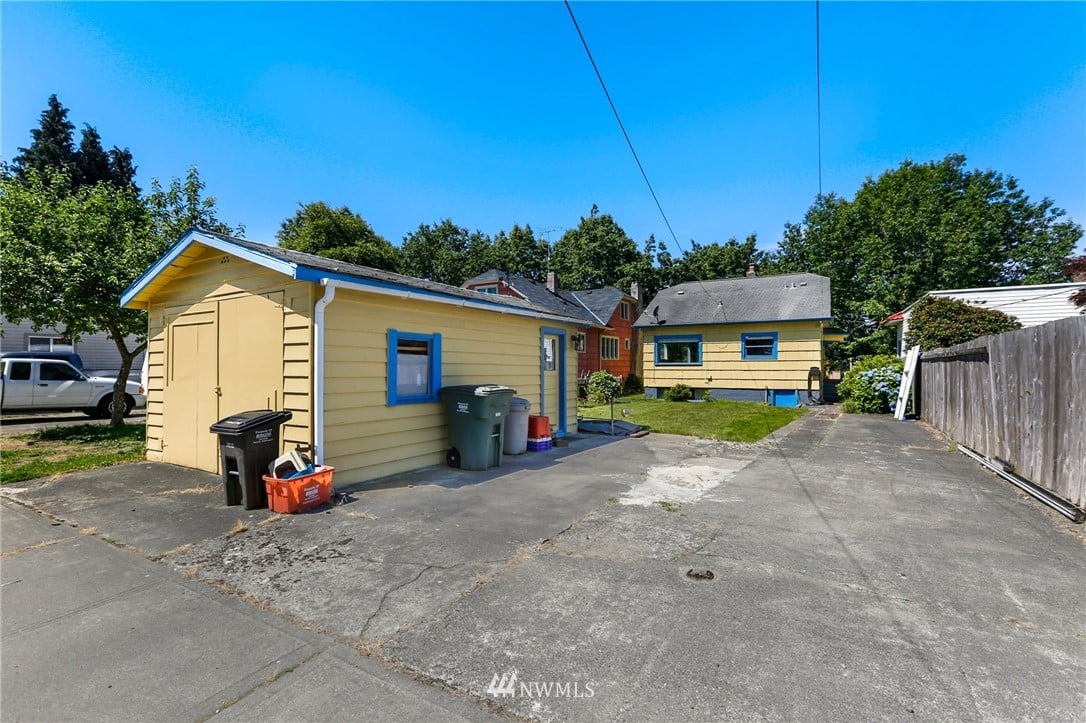 2409 Baker Ave