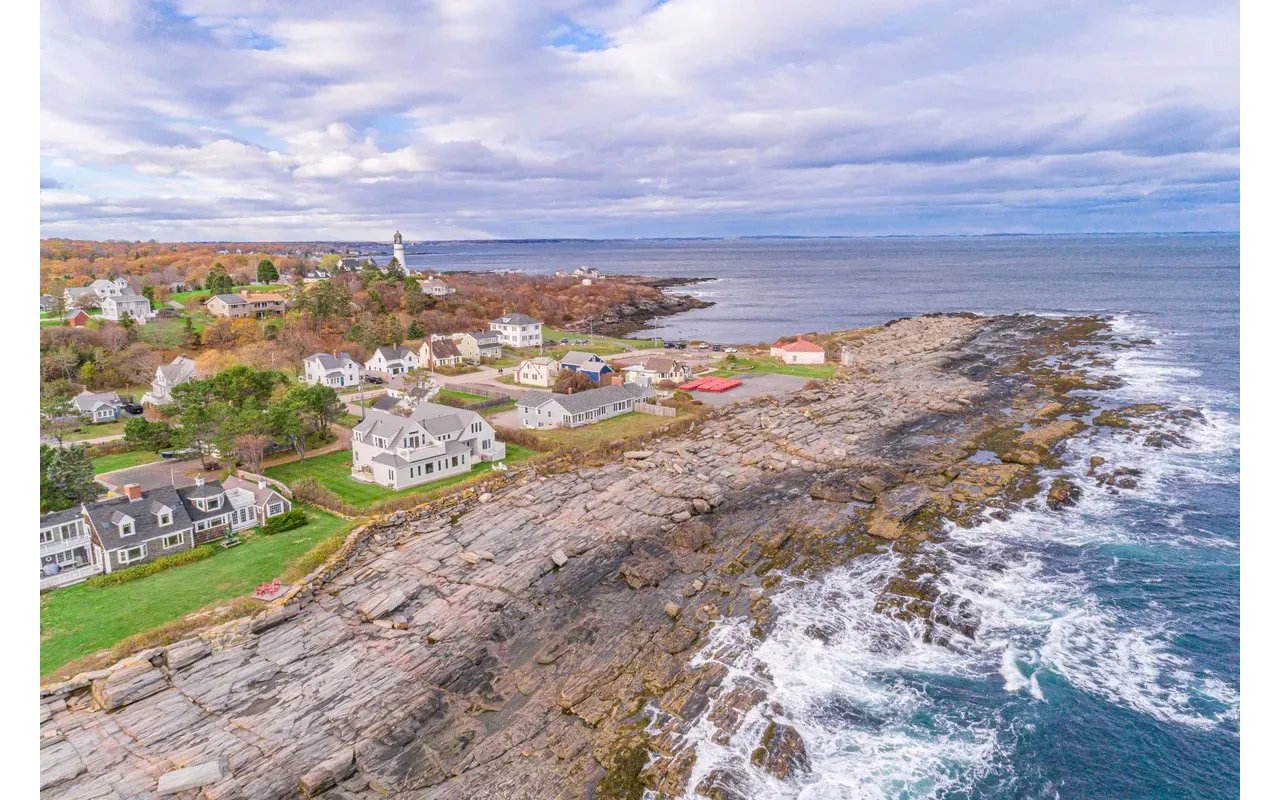 Oceanfront Rental Oasis: Luxury Living on Two Lights Road in Cape Elizabeth