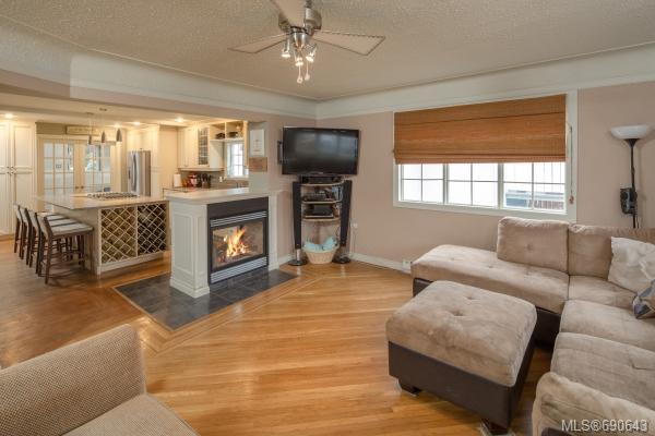 271 Cadillac Ave, Saanich