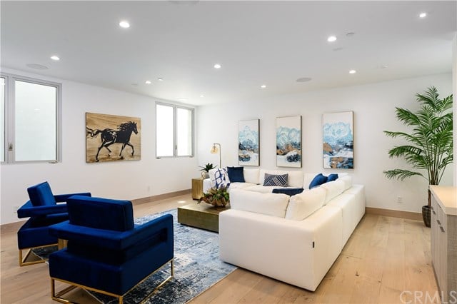 212 The Strand