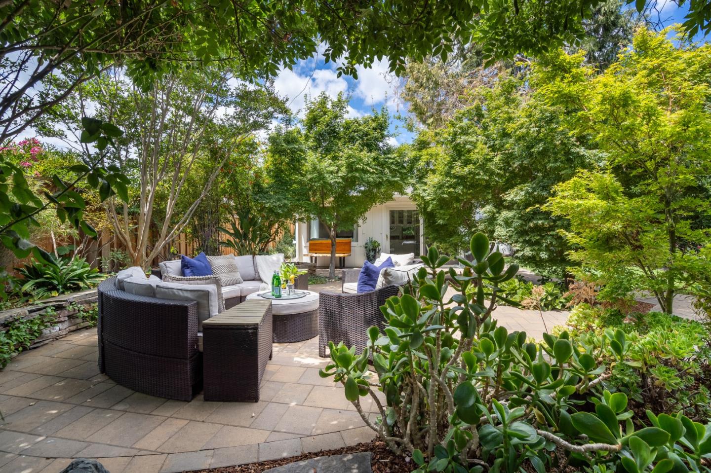 15720 Loma Vista Ave, Los Gatos, CA 95032-3637
