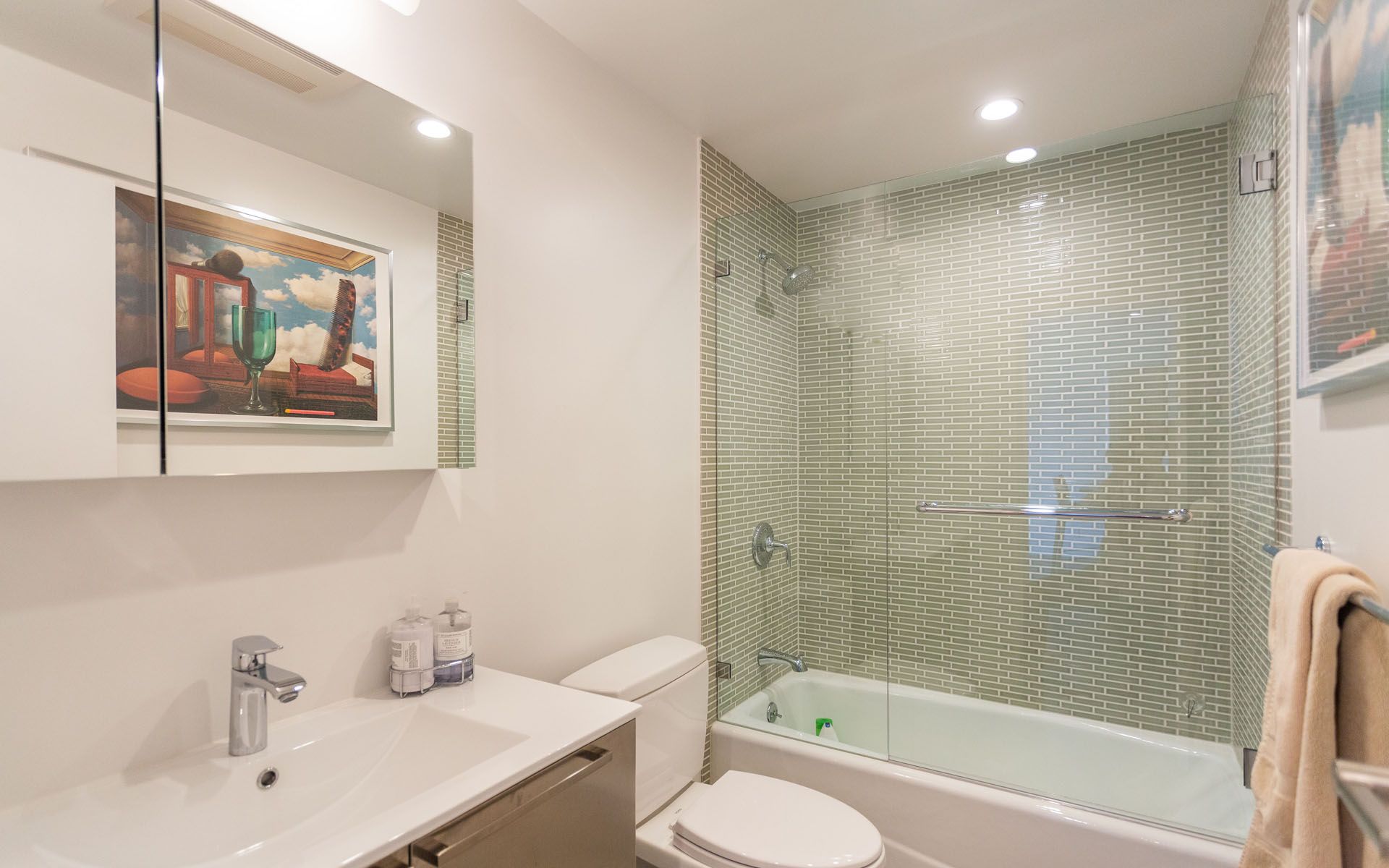 660 N Sweetzer Ave #203, Melrose
