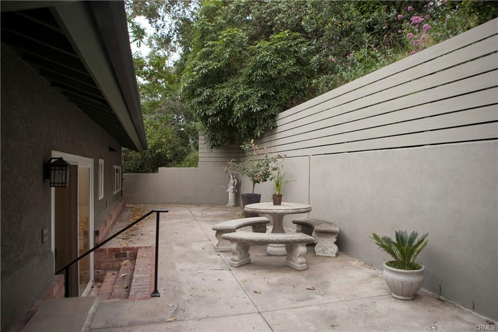 1544 La Loma