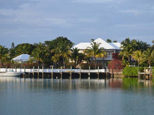 Canalfront Mansion in Port New Providence