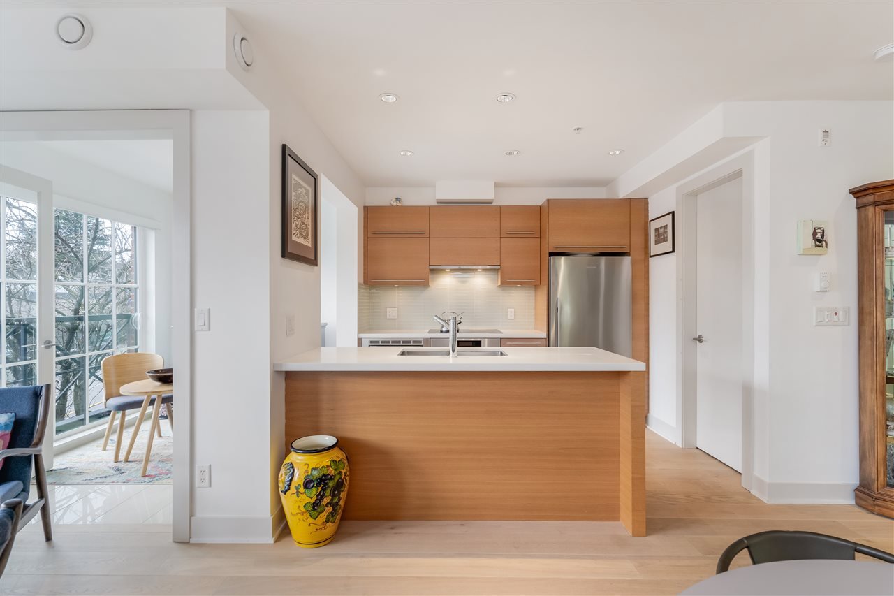 202-4463 W 10th Ave