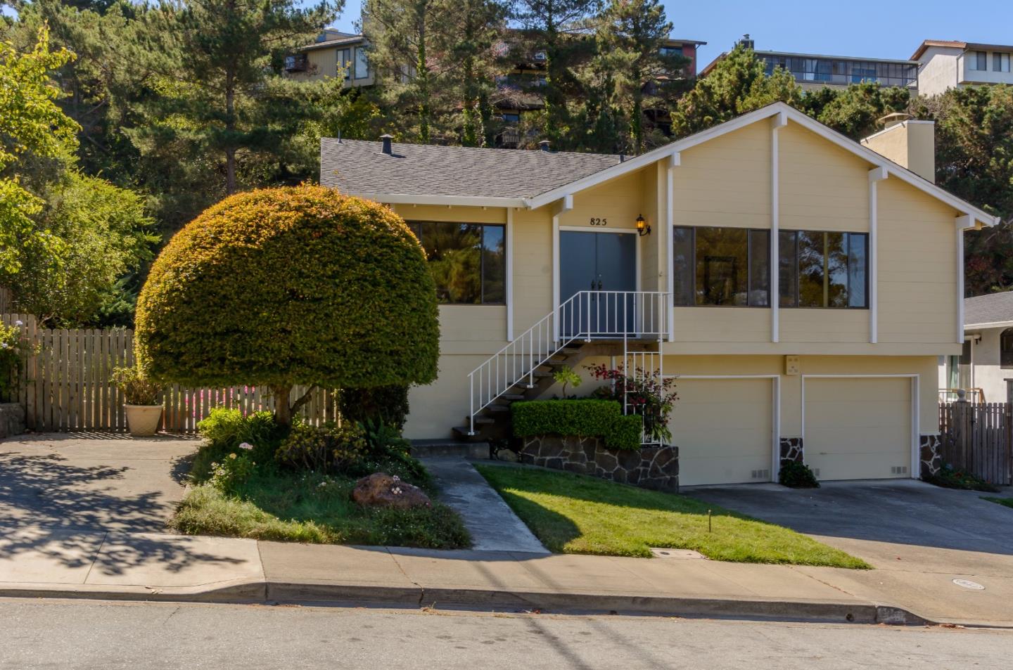 825 Tioga Dr