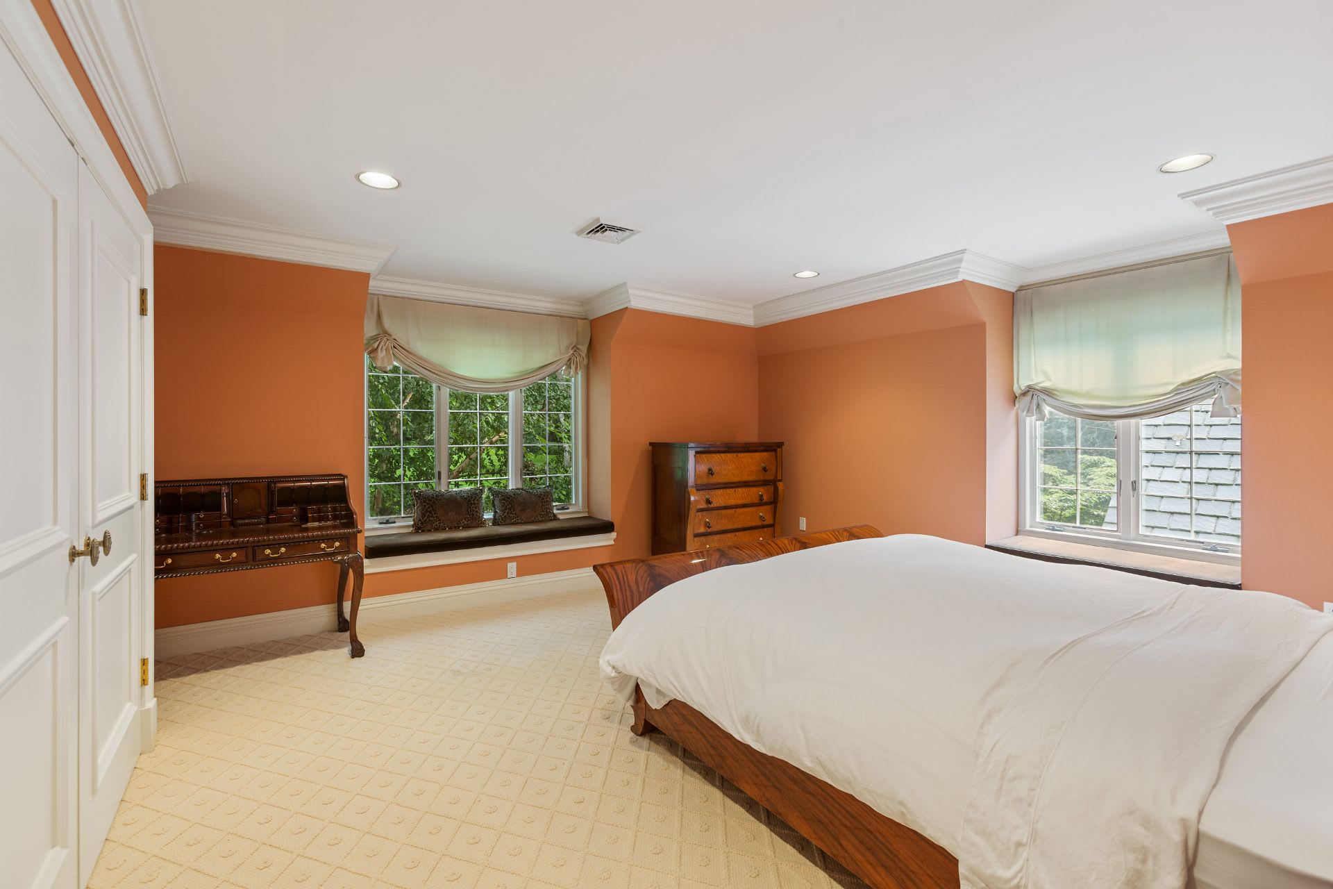 84 West River Road