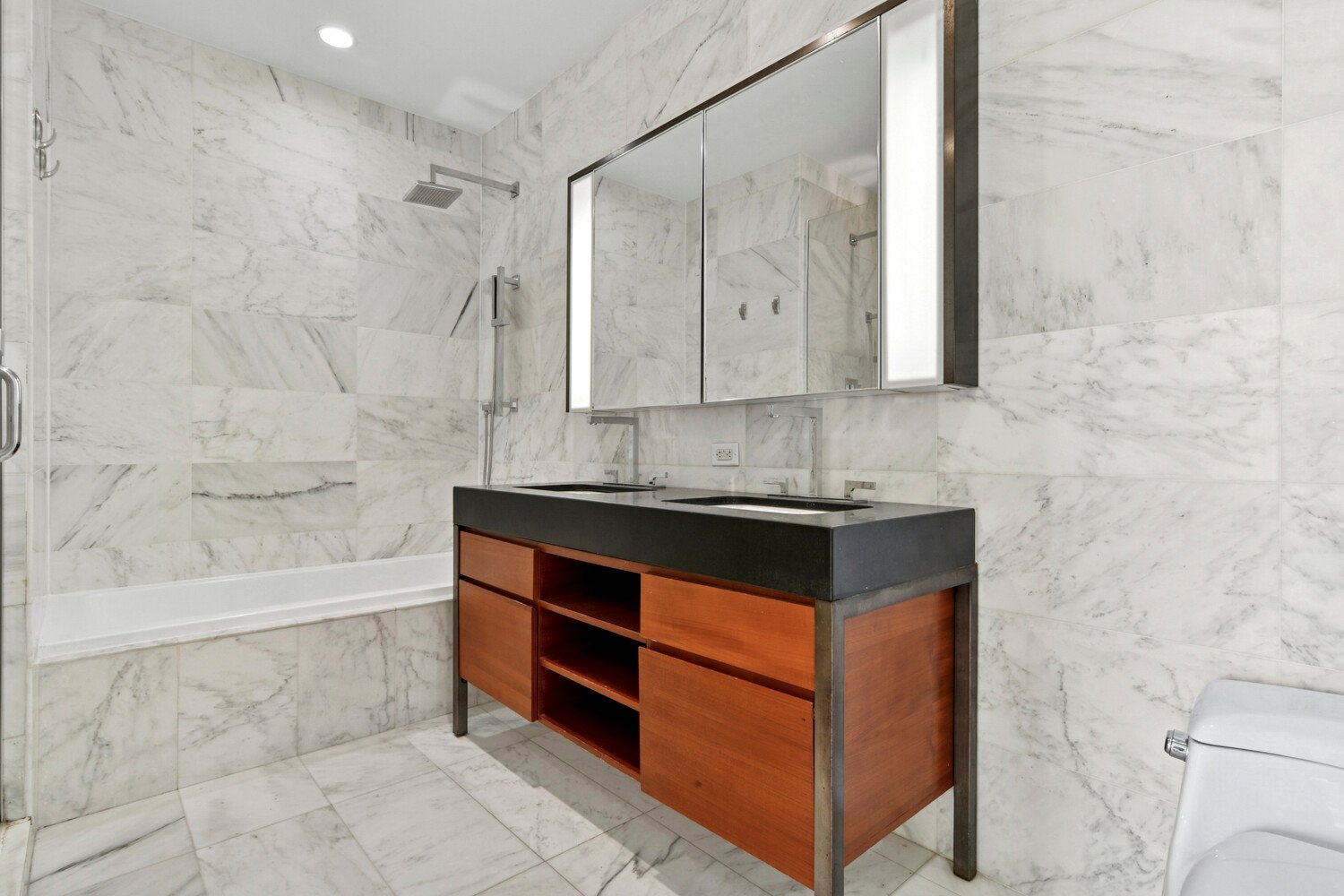75 Wall Street, Apt 37A
