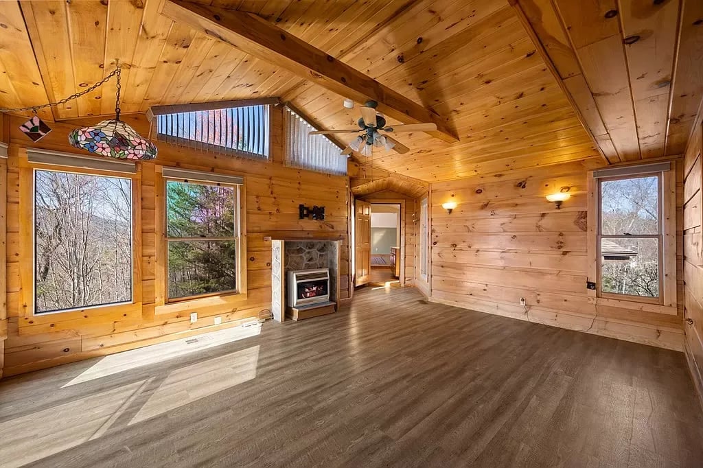 2910 Mockingbird Way