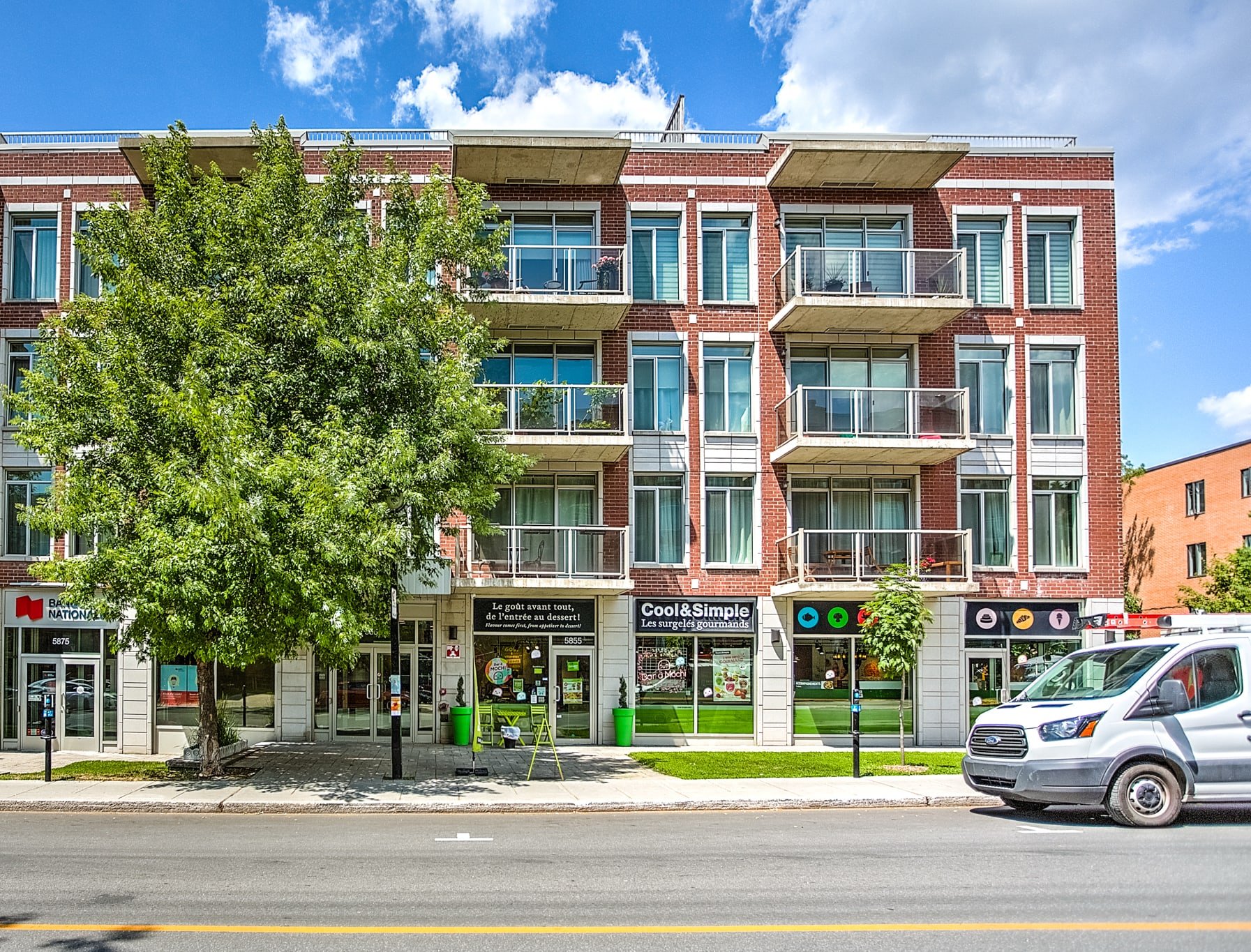 5865 Av. de Monkland, Apt. 302