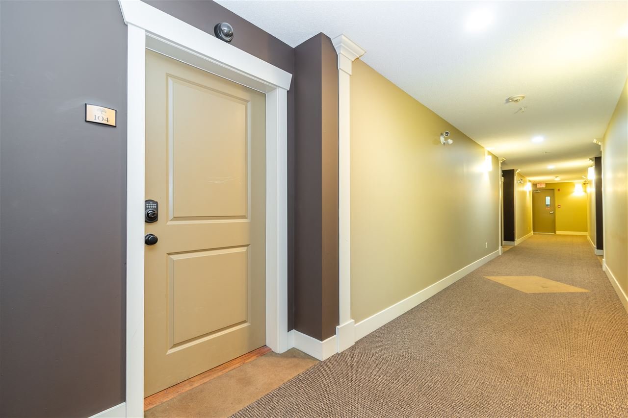 104-45893 Chesterfield Ave
