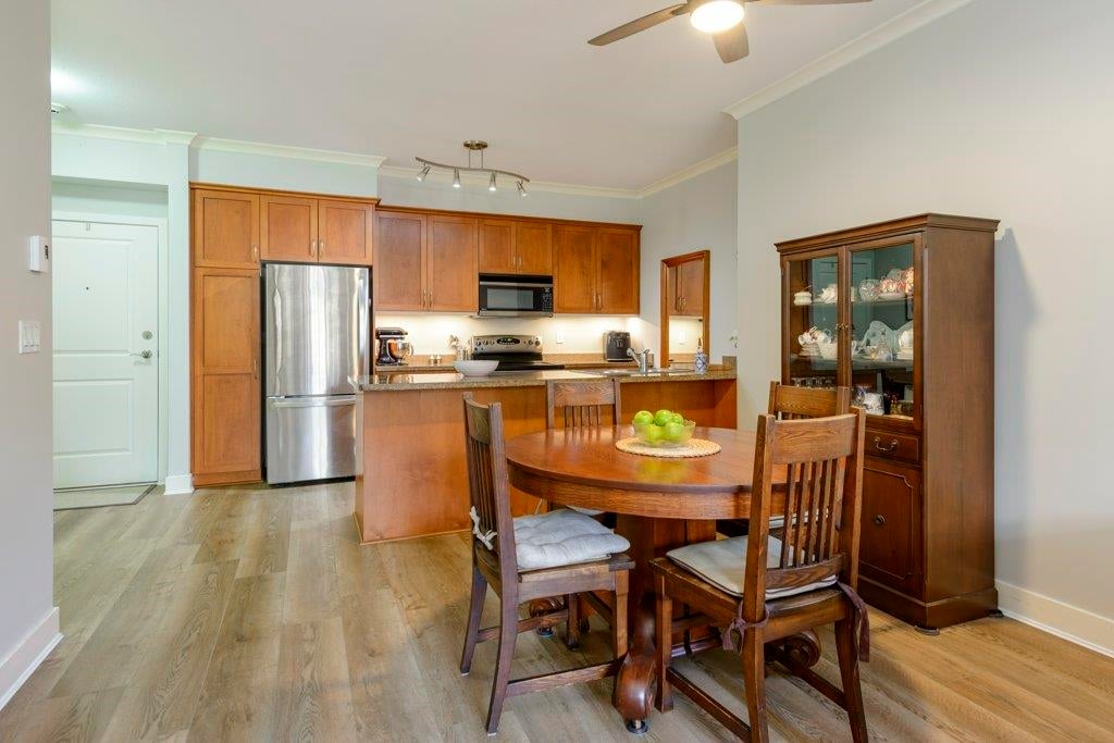 101-1375 View Cres