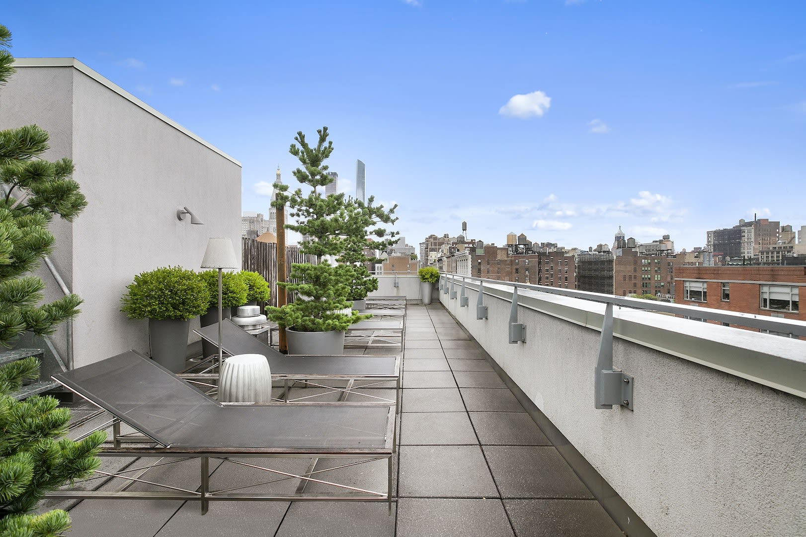 125 W 21st St #2A