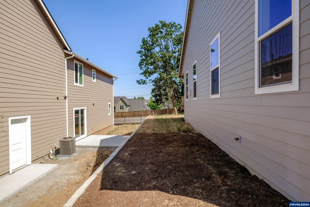 708 NW George Ct