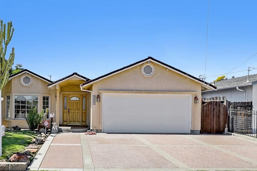 5867 Musick Ave