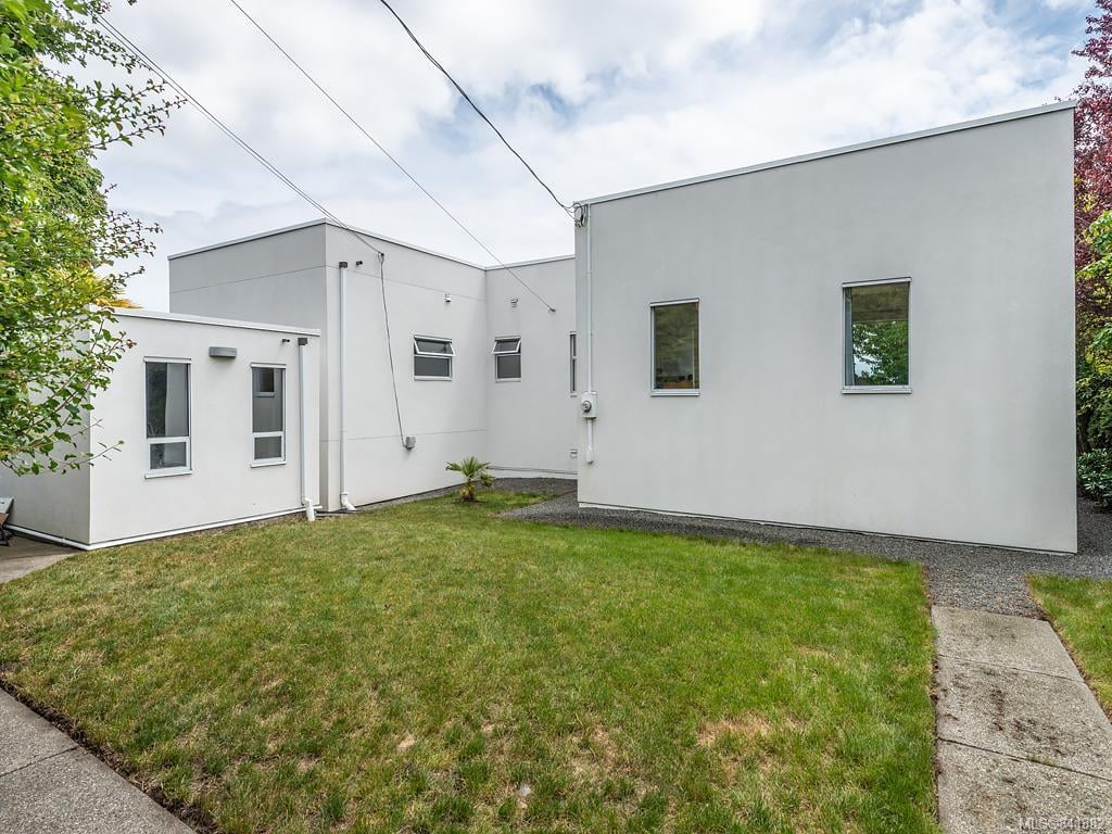 207 Beach Dr