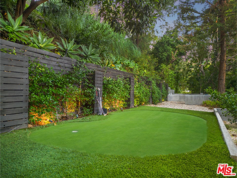 Majestic Oasis