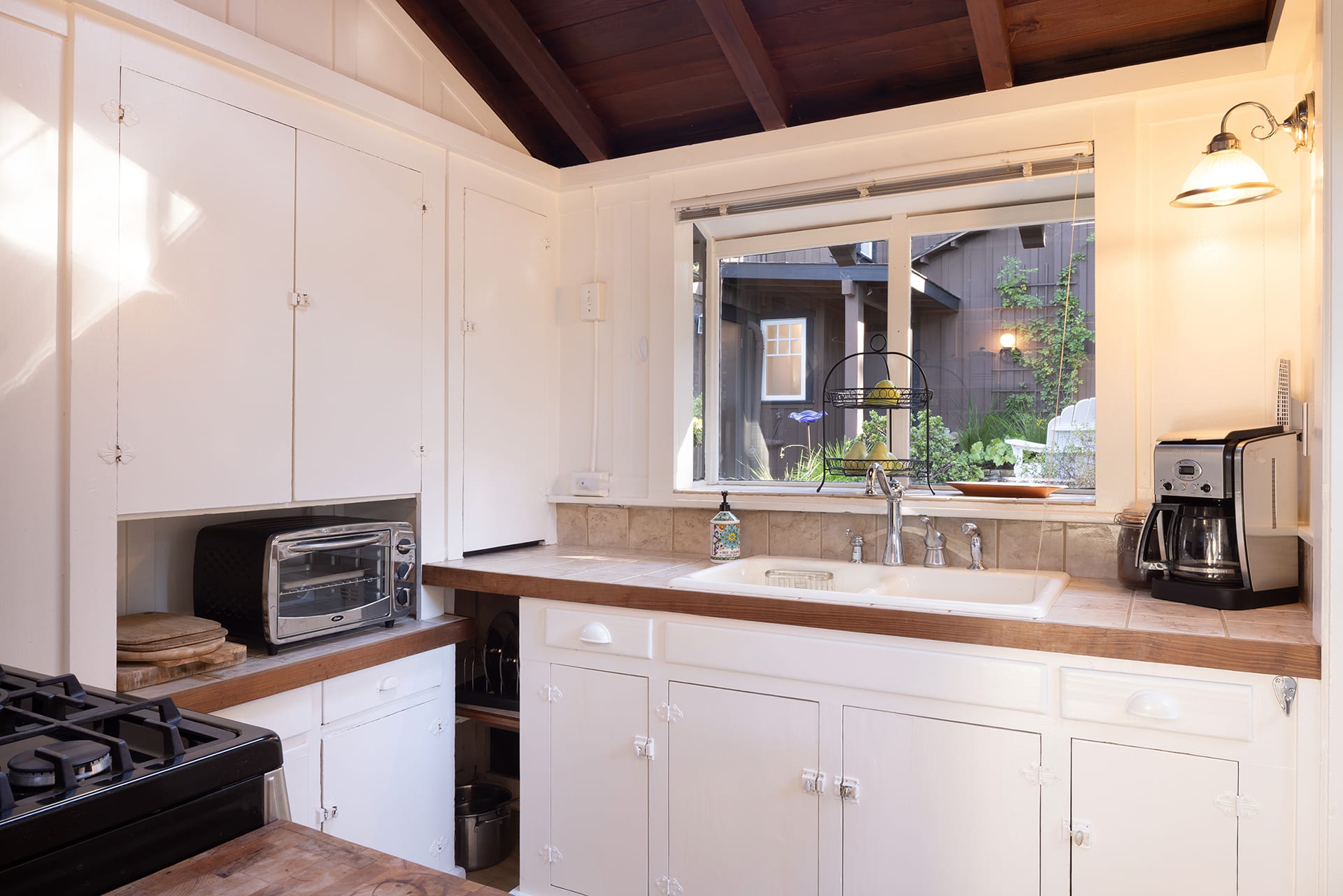 Spacious Carmel Cottage - Monte Verde & 7th SWC