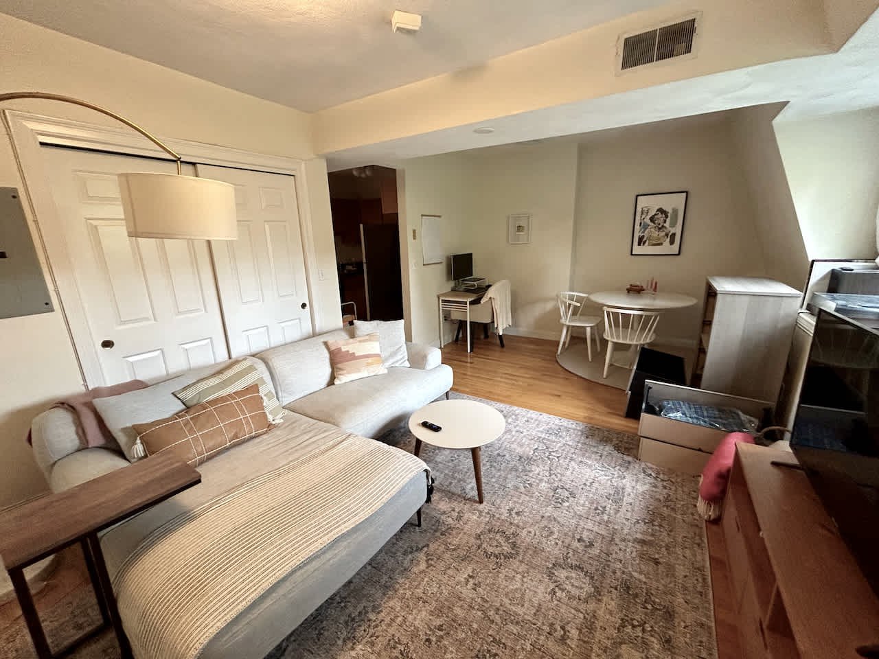 South End - Penthouse 1 bed 1 bath w. Central air/heat & Laundry! 