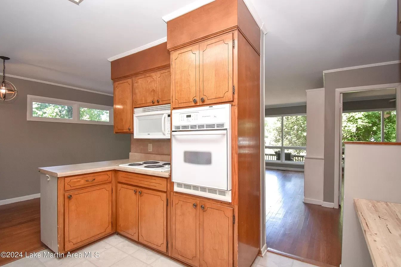 324 Valley Rd