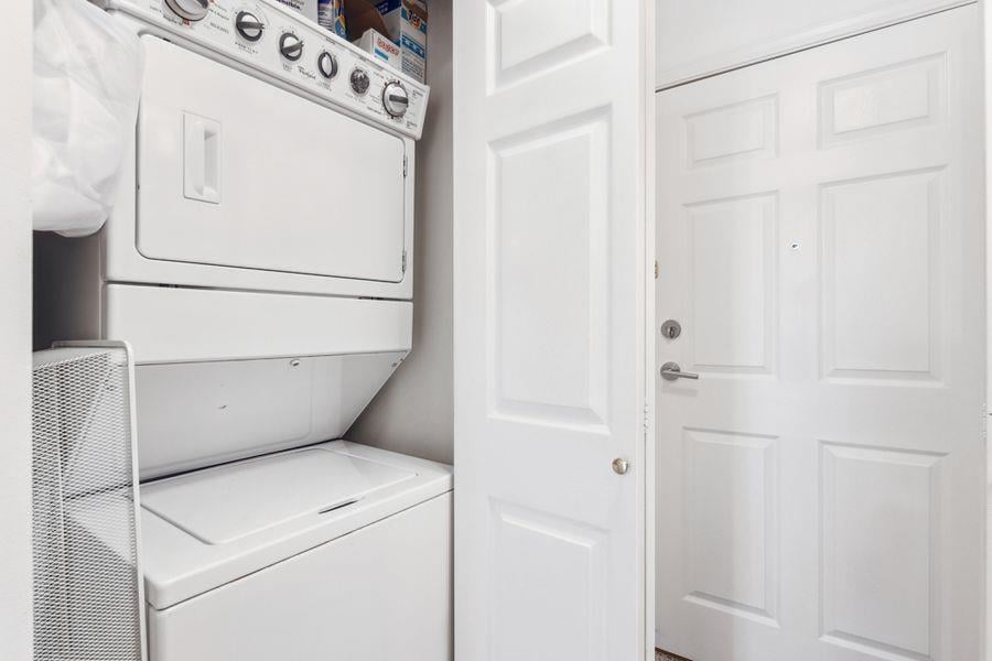 307-929 W 16th Ave