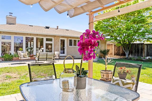 587 Pineview Drive