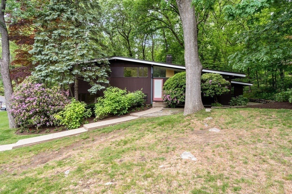 32 Peacock Farm Rd